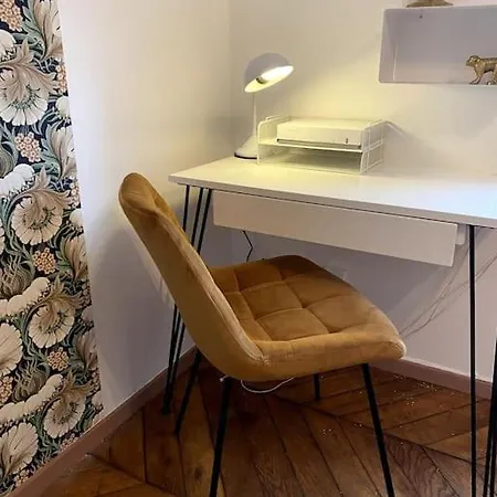 Le 17 Pres De Paris